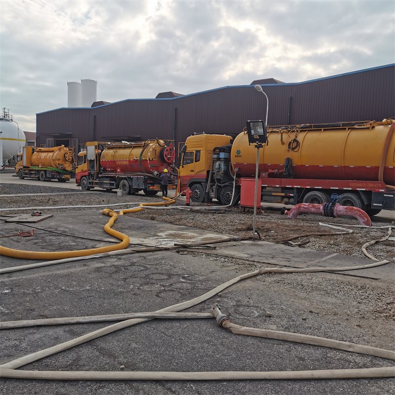 桥头镇污水池清理